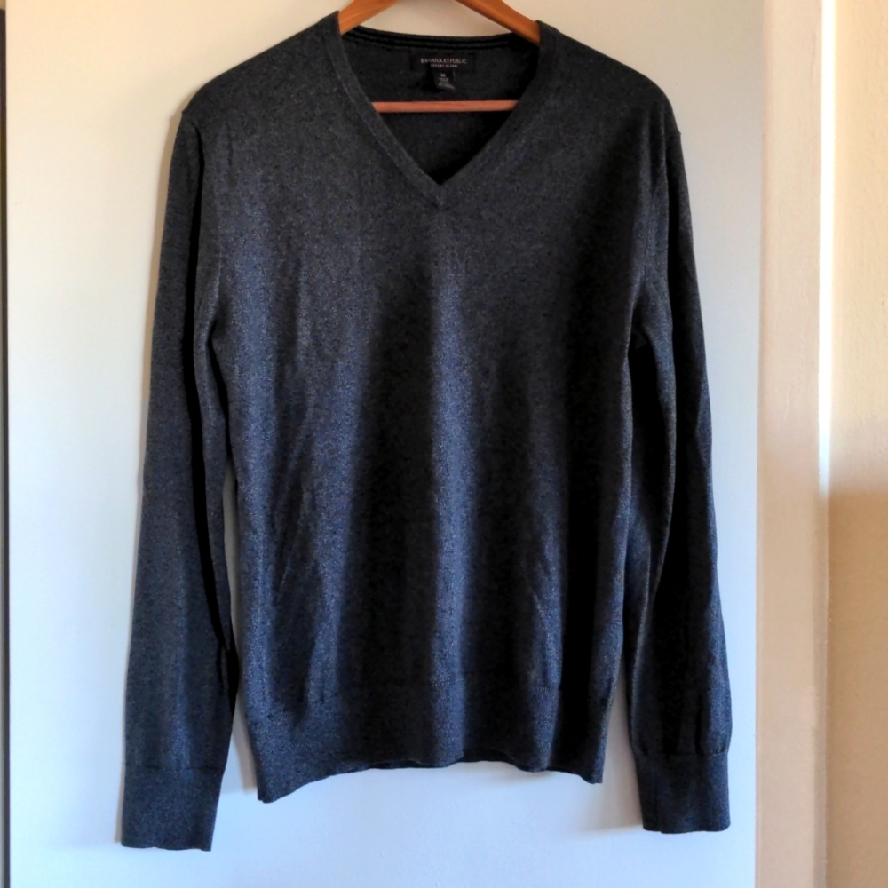 Banana Republic Luxury Blend V-Neck Sweater, Medium, Smoke Gray